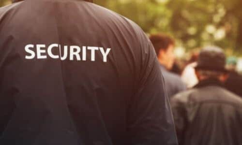 vigilanza roma che partecipa ad un evento cercando di mantenere l'ordine